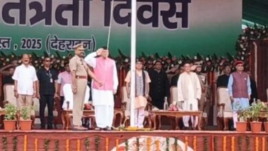 Photo of सीएम धामी ने स्वतंत्रता संग्राम सेनानियों के परिजनों और पुलिसकर्मियों को किया सम्मानित