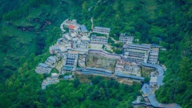 Photo of माता वैष्णो देवी यात्रा जारी, बादल छाए रहने से हेलिकॉप्टर सेवा प्रभावित