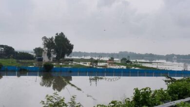 Photo of उत्तर प्रदेश : इटौंजा में बाढ़ से घिरे गांव, खेतों में भरा पानी
