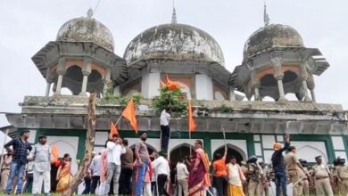 Photo of उत्तर प्रदेश में बवाल-पथराव ,मजार और कब्रों में तोड़फोड़