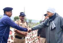 Photo of उत्तराखंड: सत्र के लिए तैनात सुरक्षाकर्मियों से मिले सीएम