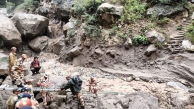 Photo of चीन सीमा से पोकलैंड मशीनें उत्तरकाशी में की एयरलिफ्ट