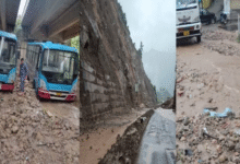 Photo of बिलासपुर में भारी बारिश, मलबे में फंसीं बसें, राज्य में 566 सड़कें बंद