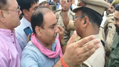 Photo of वाराणसी के पराड़कर भवन में कार्यक्रम रोकने पर कांग्रेस का हंगामा