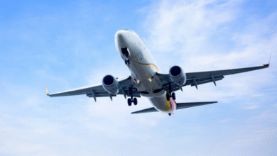 Photo of वाराणसी जाने वाली दो उड़ानें लखनऊ एयरपोर्ट पर कराई गई लैंड, 334 यात्री थे सवार