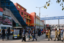 Photo of छठ की तैयारी: नई दिल्ली रेलवे स्टेशन पर बनाया गया एक स्थायी होल्डिंग एरिया