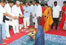 Photo of सीएम नीतीश ने भगवान सूर्य को दिया अर्घ्य, बिहार के घाटों पर उमड़ी भीड़