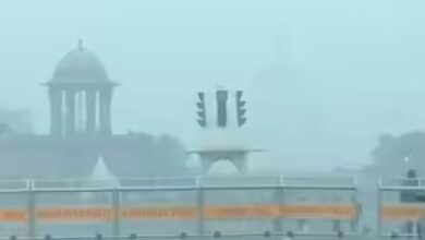 Photo of जहरीली धुंध की चदर में लिपटा दिल्ली-एनसीआर , 400 के पार पहुंचा AQI