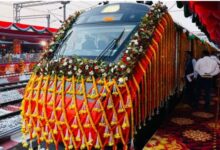 Photo of बनारस स्टेशन से 52 यात्रियों को लेकर निकली वंदे भारत