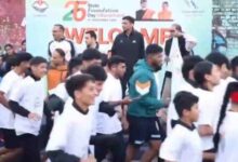 Photo of देहरादून मैराथन में पहुंचे 700 प्रतिभागी, डीएम ने हरी झंडी दिखाकर किया रवाना