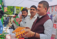 Photo of बिहार: शुरुआती रुझानों में NDA को बहुमत, JDU कार्यालय में फूटने लगे पटाखे