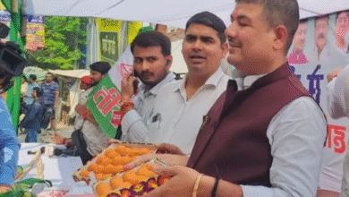 Photo of बिहार: शुरुआती रुझानों में NDA को बहुमत, JDU कार्यालय में फूटने लगे पटाखे