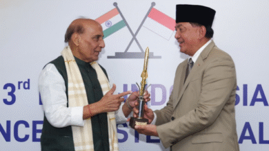 Photo of ब्रह्मोस मिसाइल डील: राजनाथ ने इंडोनेशियाई रक्षा मंत्री को दी प्रतिकृति
