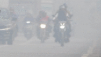 Photo of राजधानी में उखड़ती सांसें: स्मॉग की चादर से ढकी दिल्ली, एक्यूआई 400 पार