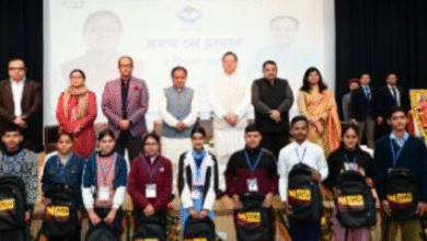 Photo of सीएम धामी ने उत्तराखंड बोर्ड परीक्षा –2025 टॉपर छात्र–छात्राओं को हरी झंडी दिखाकर किया रवाना