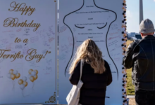 Photo of ‘हैपी बर्थडे टू अ टेरिफिक गाय’, ट्रंप और एपस्टीन के रिश्तों को लेकर मॉल में लगा दी रेप्लिका