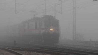 Photo of कोहरे की मार: सवा सात घंटे देरी से आई अवध एक्सप्रेस, ये 15 ट्रेनें लेट…दिल्ली जाने वाले यात्री ध्यान दें
