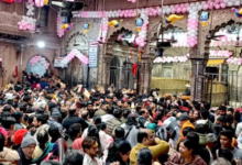 Photo of बांकेबिहारी मंदिर में सेवायतों की दबंगई…महिला श्रद्धालु की अंगुलियां तोड़ीं