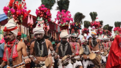 Photo of धूलकोट में भगोरिया हाट की धूम, पारंपरिक वेशभूषा में उमड़े लोग, ढोल-मांडल की थाप पर थिरके युवा